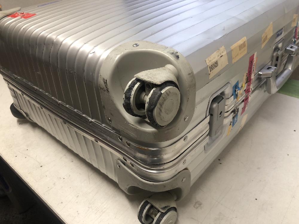 RIMOWA前輪ダブルキャスター交換｜タイヤのゴムがポロポロ取れる｜修理実績｜スーツケースなおします