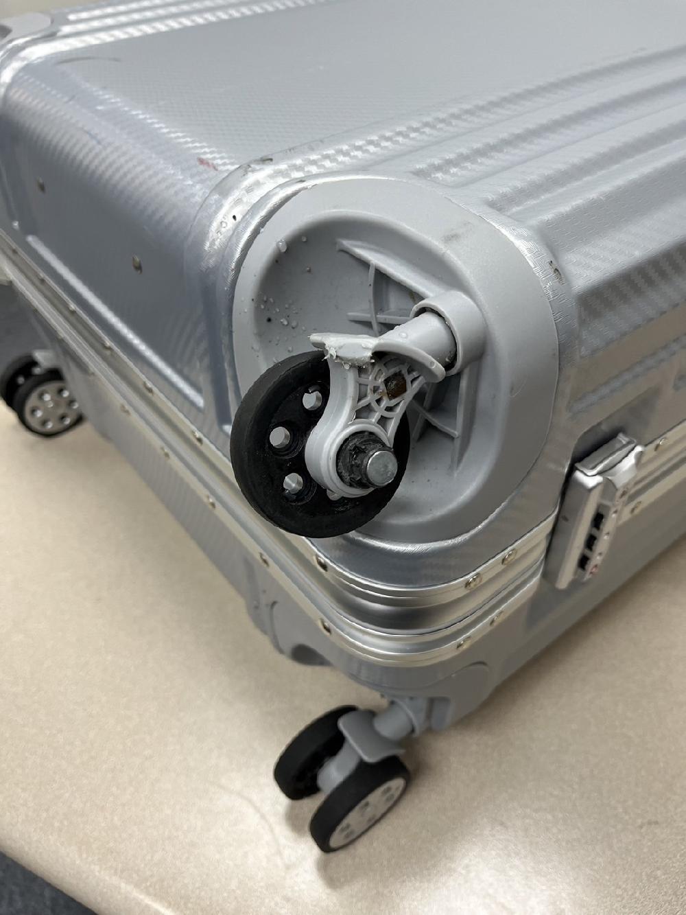 スーツケースダブルキャスター交換
