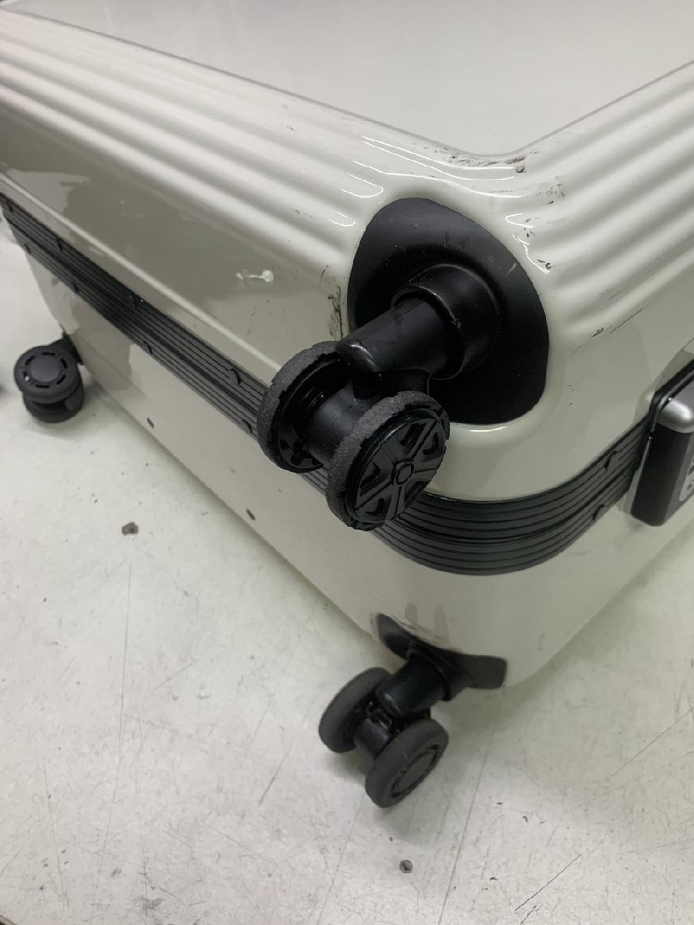 ACEスーツケースダブルキャスター交換｜キャスターの外側のゴムが取れていた｜修理実績｜スーツケースなおします