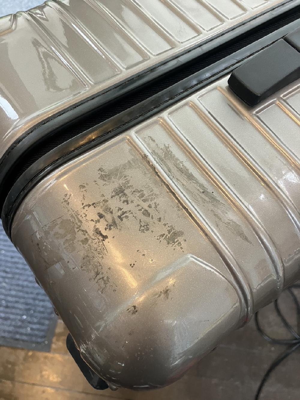 RIMOWAスーツケースボディークリーニング