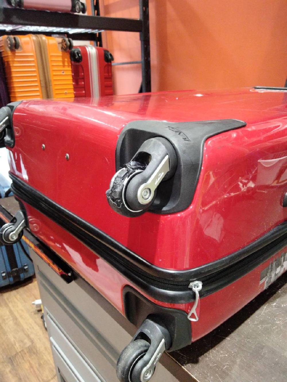 TUMIシングルキャスター交換｜車輪交換｜修理実績｜スーツケースなおします