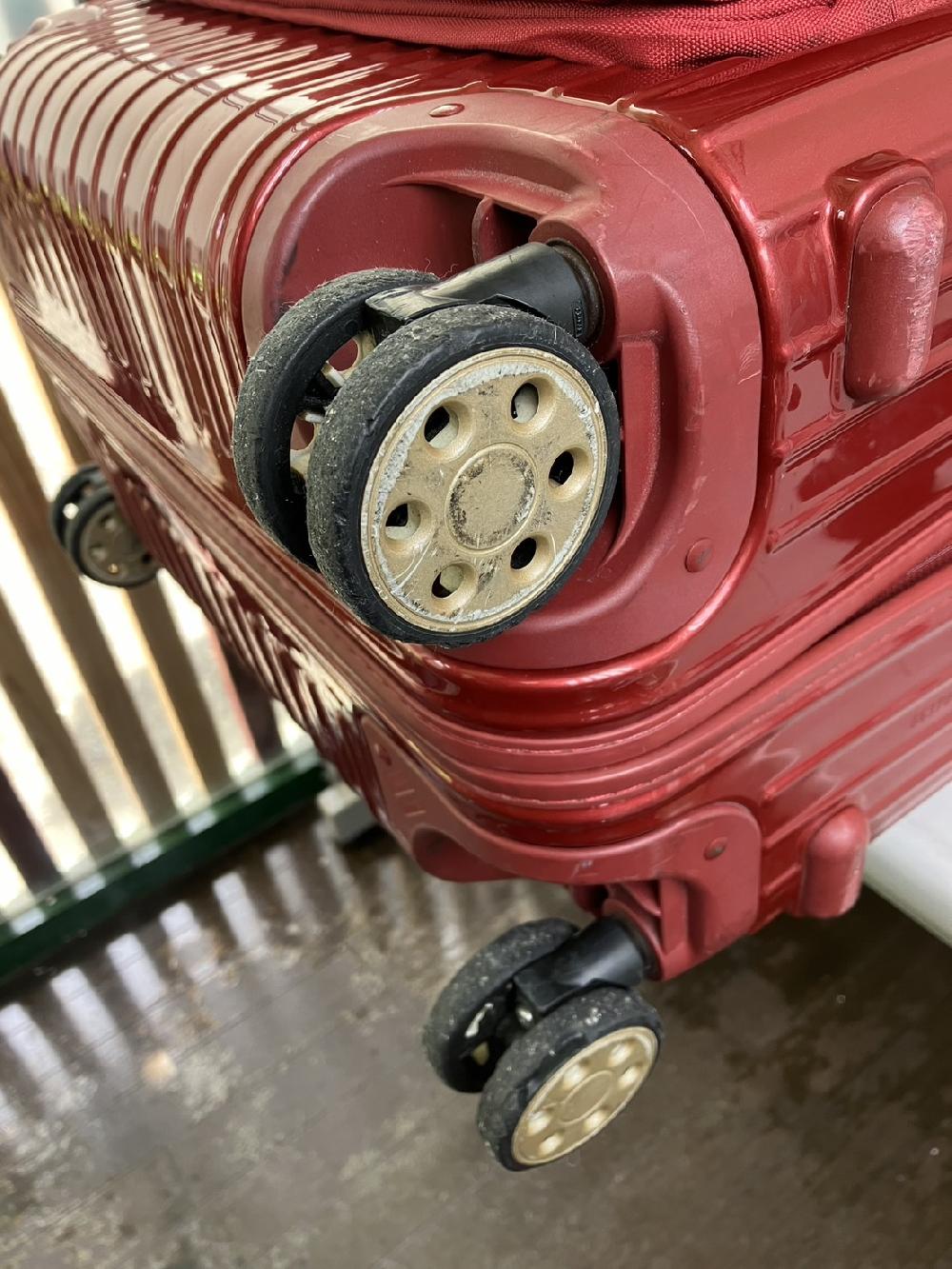 RIMOWAキャスター交換｜タイヤが劣化してるので新品にしたい｜修理実績｜スーツケースなおします