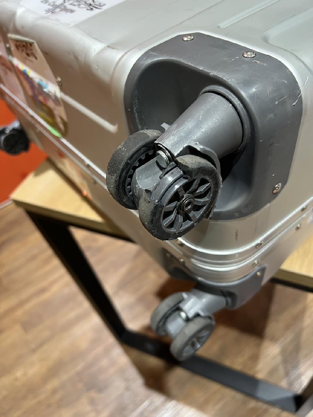 ゼロハリバートンダブルキャスター交換