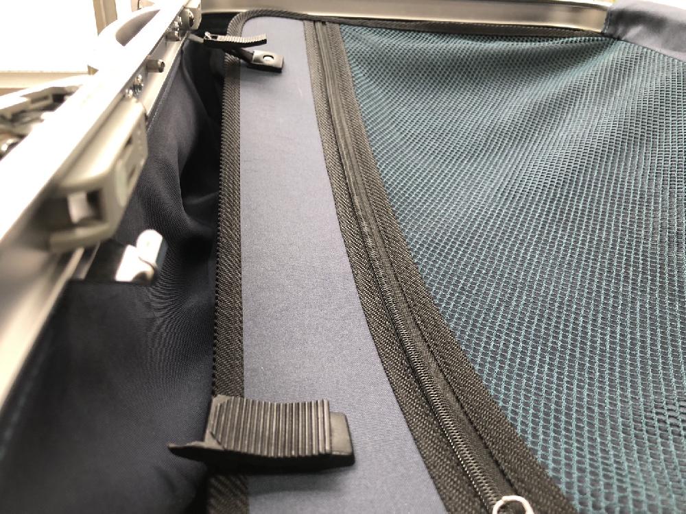 スーツケース内装仕切り留め具交換