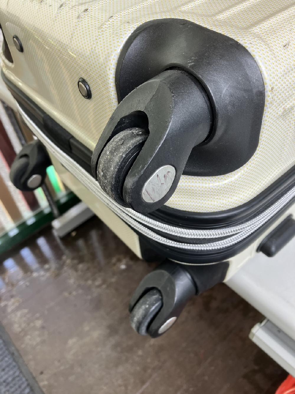 スーツケースキャスター交換