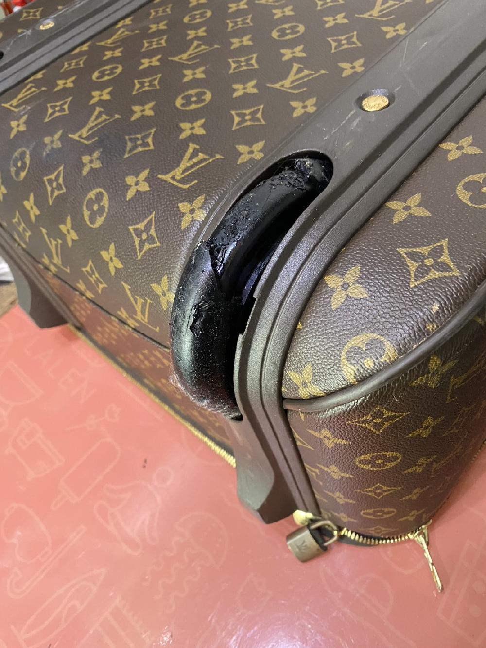 ルイヴィトンスーツケース二輪キャスター交換｜タイヤのゴムが劣化で割れた｜修理実績｜スーツケースなおします