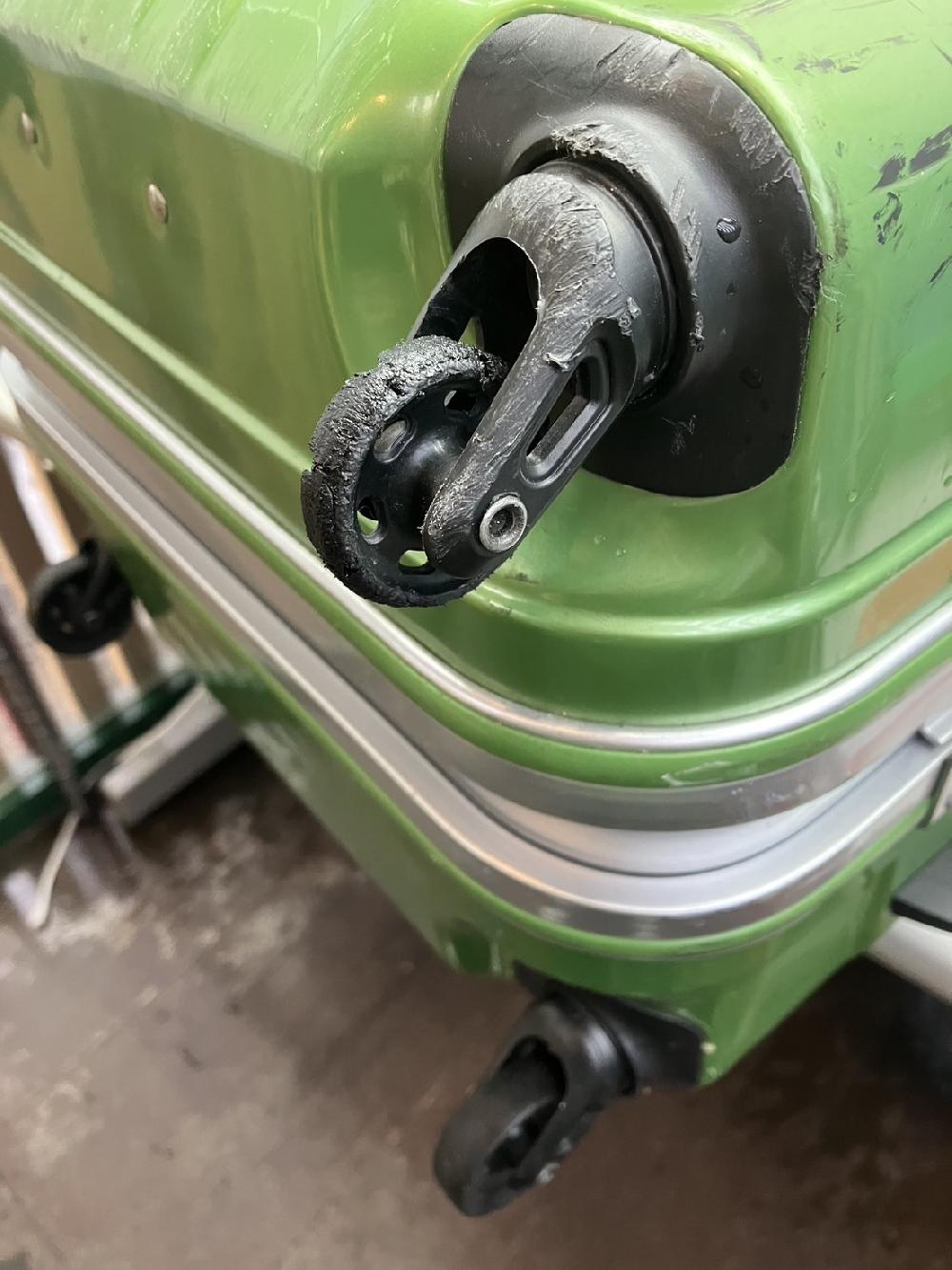 SUNCOスーツケースシングルキャスター交換