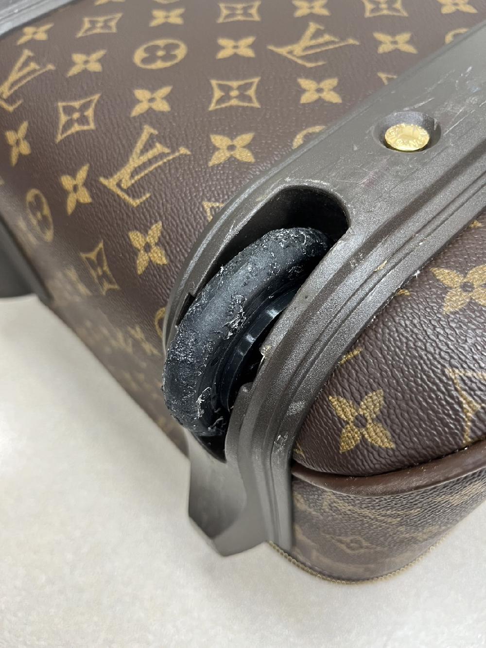 ルイヴィトンスーツケース二輪キャスター交換｜タイヤのゴムが剥がれた｜修理実績｜スーツケースなおします