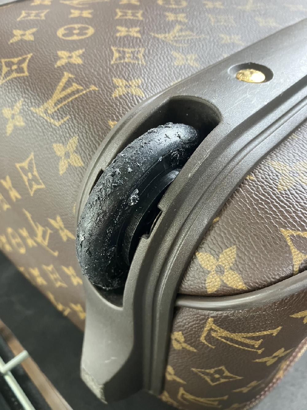 ルイヴィトンスーツケース二輪キャスター交換｜タイヤのゴムが剥がれた｜修理実績｜スーツケースなおします