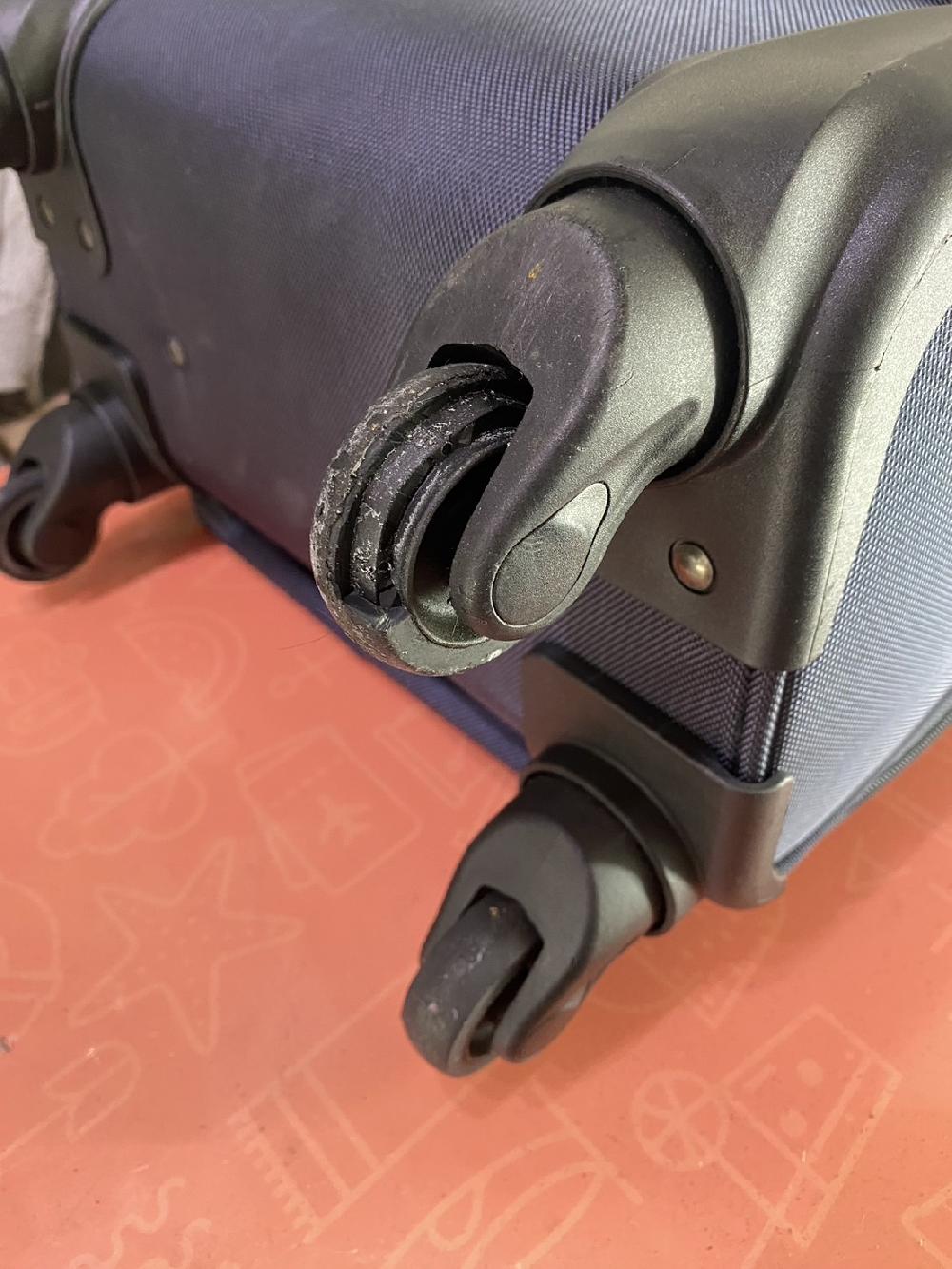 Beatesスーツケースシングルキャスター交換