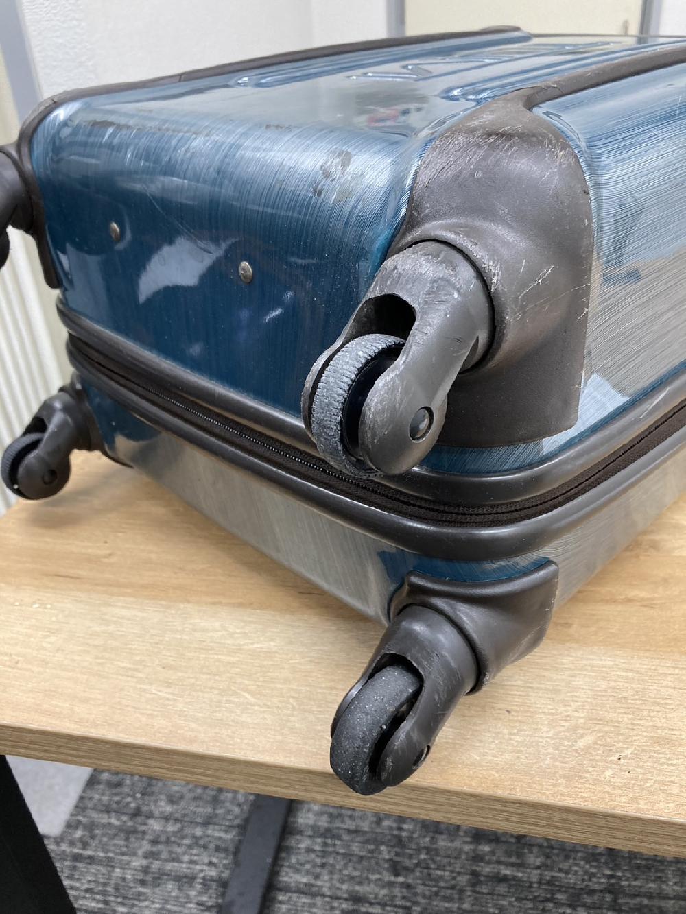 TUMIシングルキャスター交換｜タイヤの経年劣化｜修理実績｜スーツケースなおします