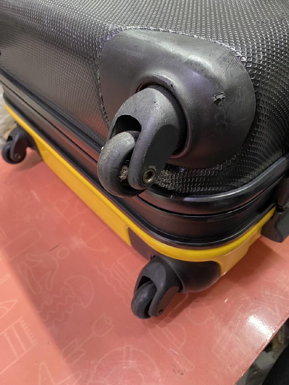 スーツケースキャスター交換
