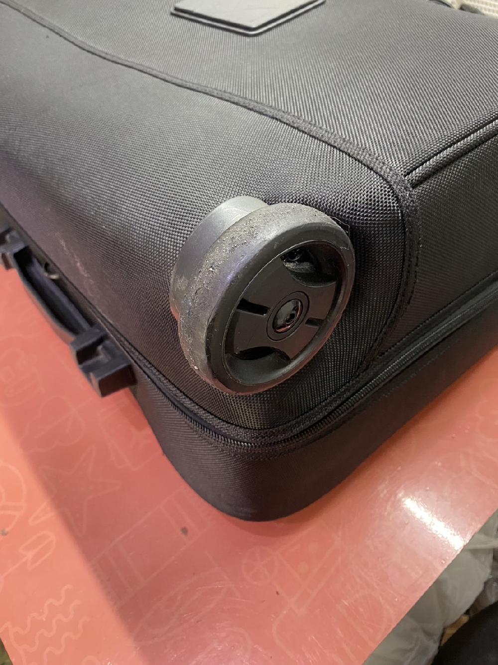 ビクトリノックス二輪キャスター交換