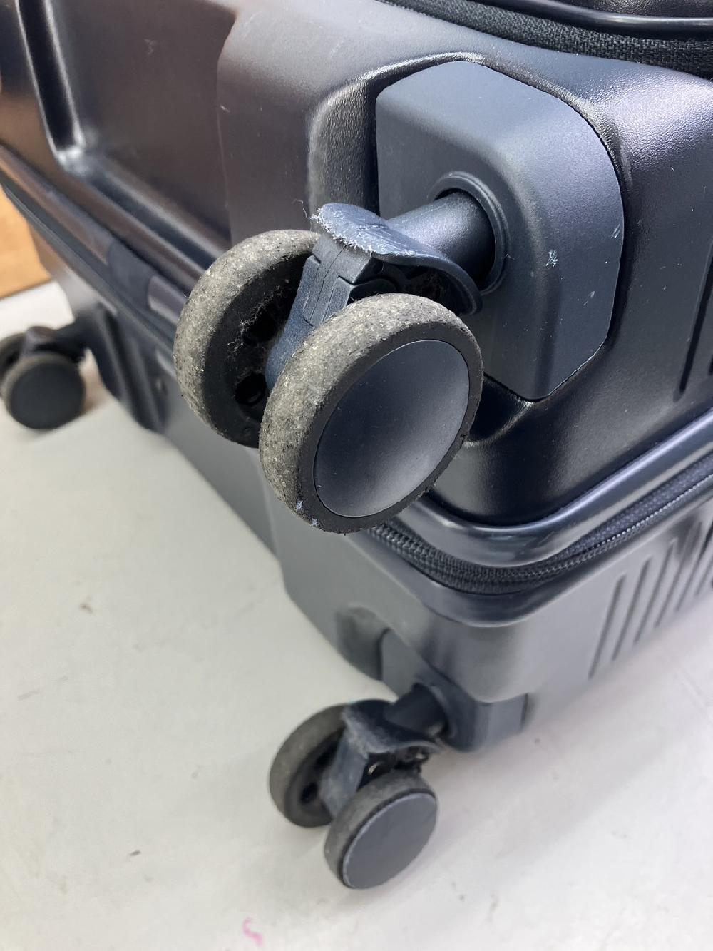 スーツケースキャスター交換