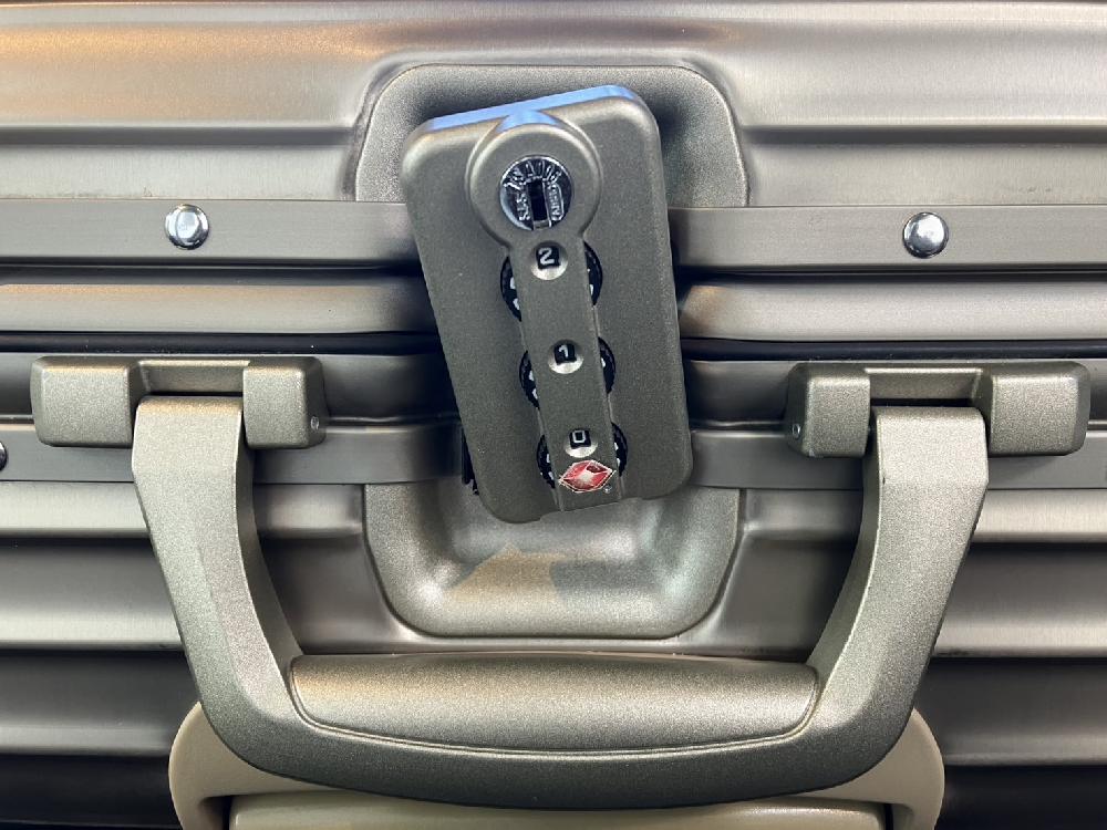TSAロック（鍵）が壊れている｜リモワスーツケース修理実績｜スーツ