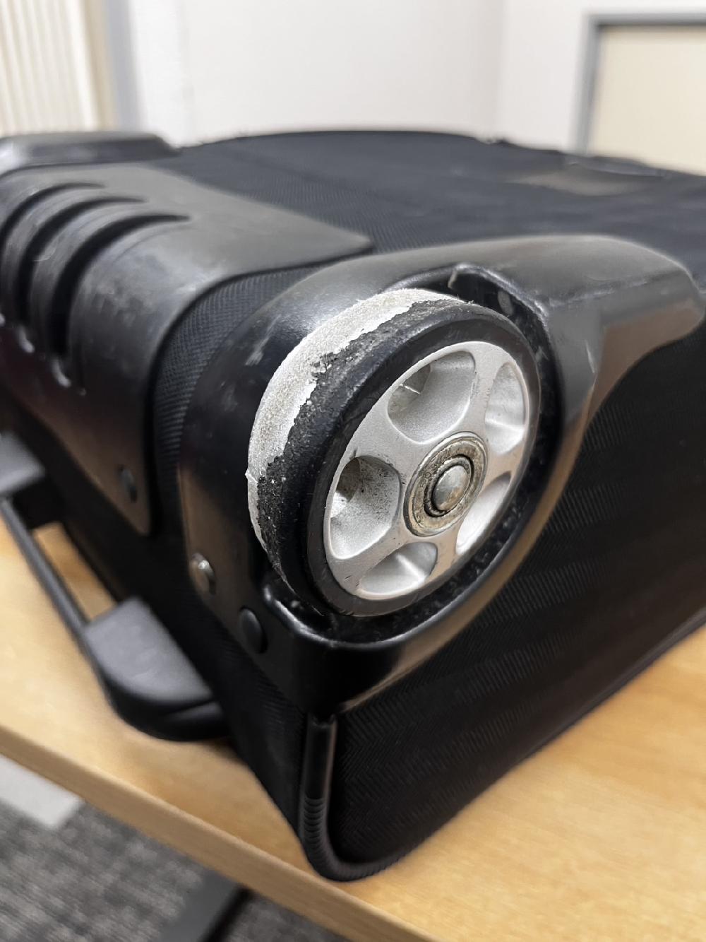 スーツケースキャスター2輪交換