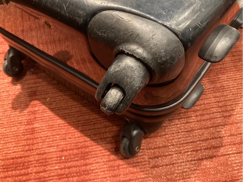 スーツケースキャスター交換