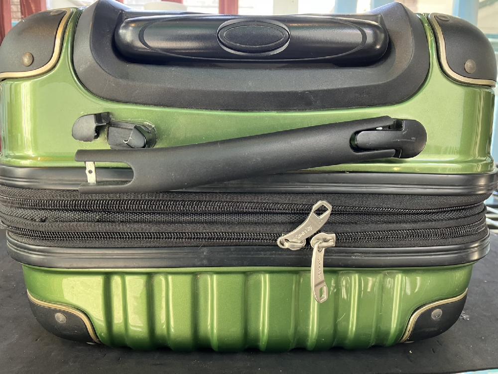 スーツケースハンドル交換 