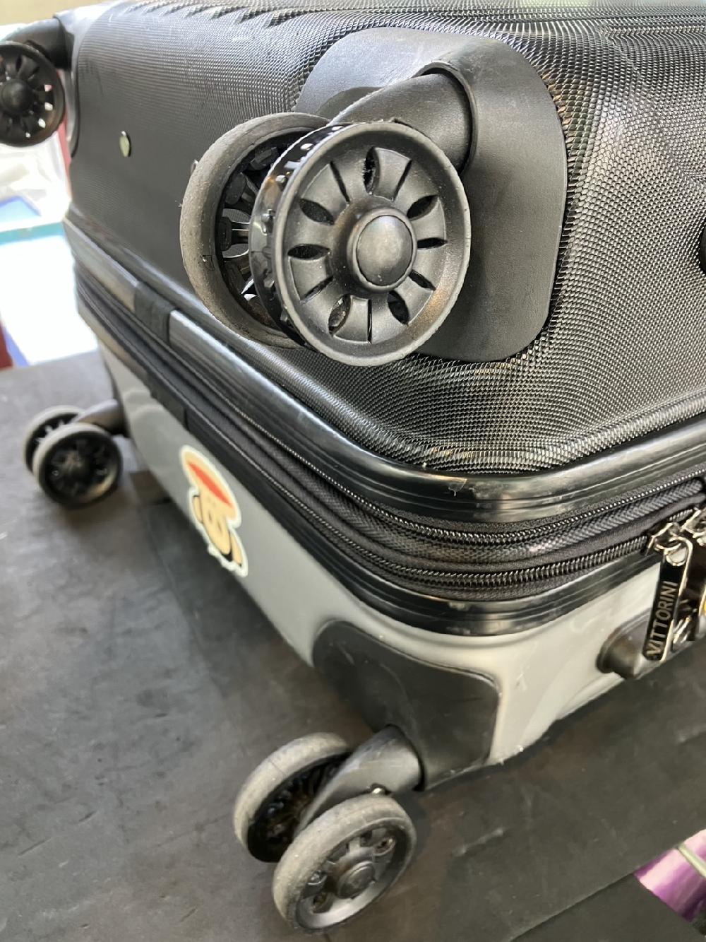 スーツケースダブルキャスター交換