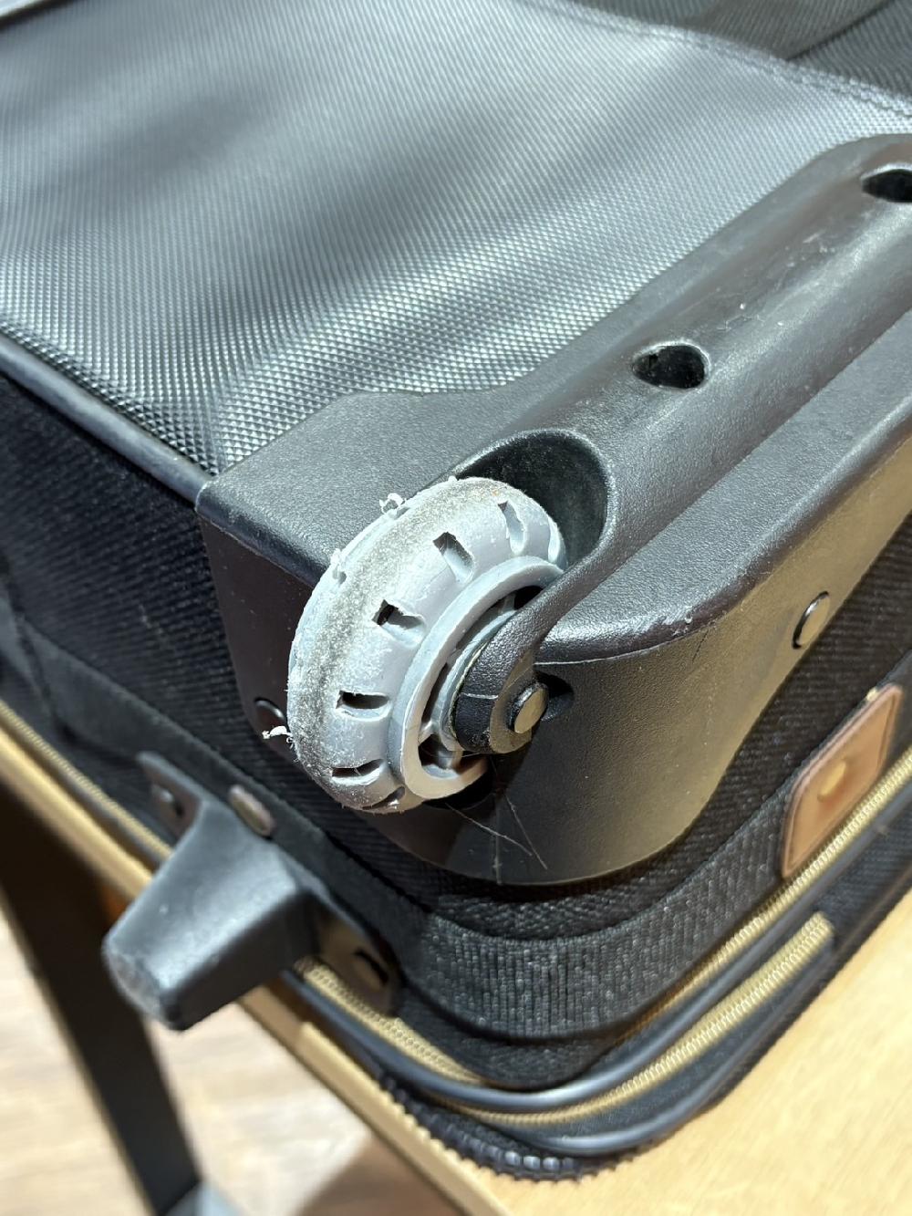 アメリカンツーリスターキャスター2輪交換