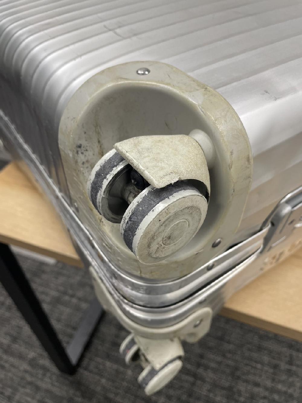 RIMOWA旧トパーズダブルキャスター交換