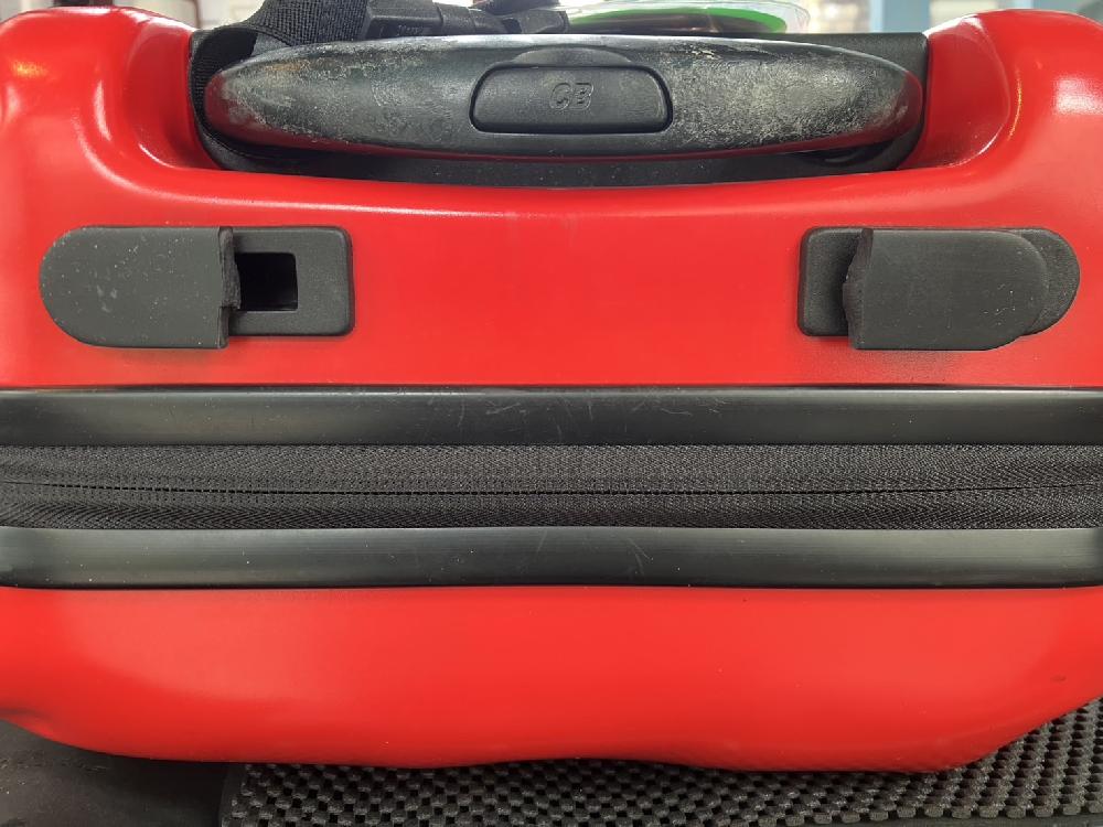 クラッシュバゲージスーツケースハンドル交換