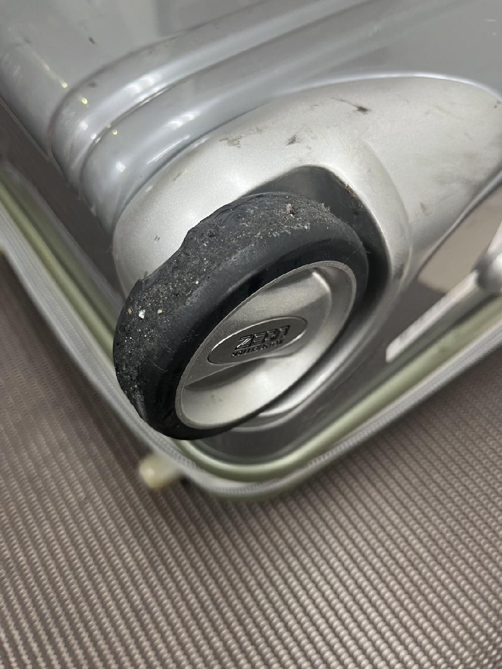 ゼロハリバートン2輪キャスター交換