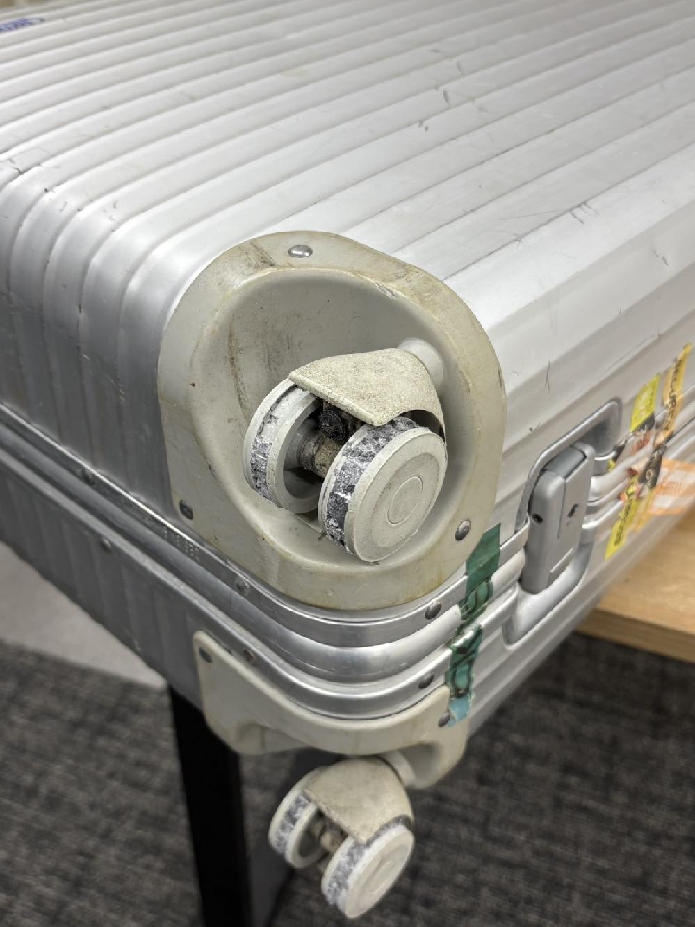 RIMOWA旧トパーズダブルキャスター交換
