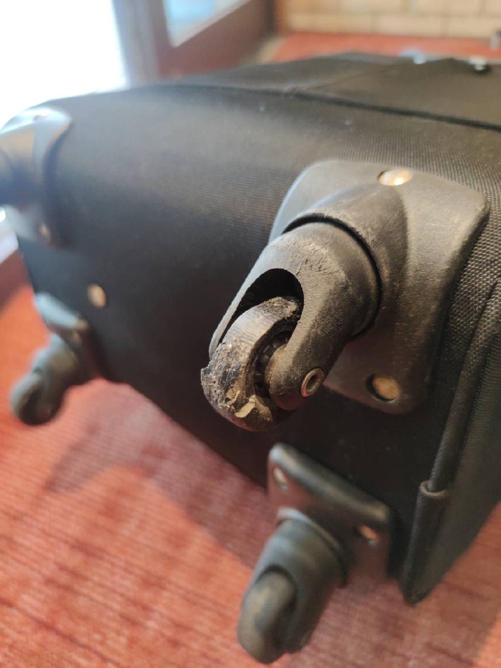 ACTUSスーツケースシングルキャスター交換