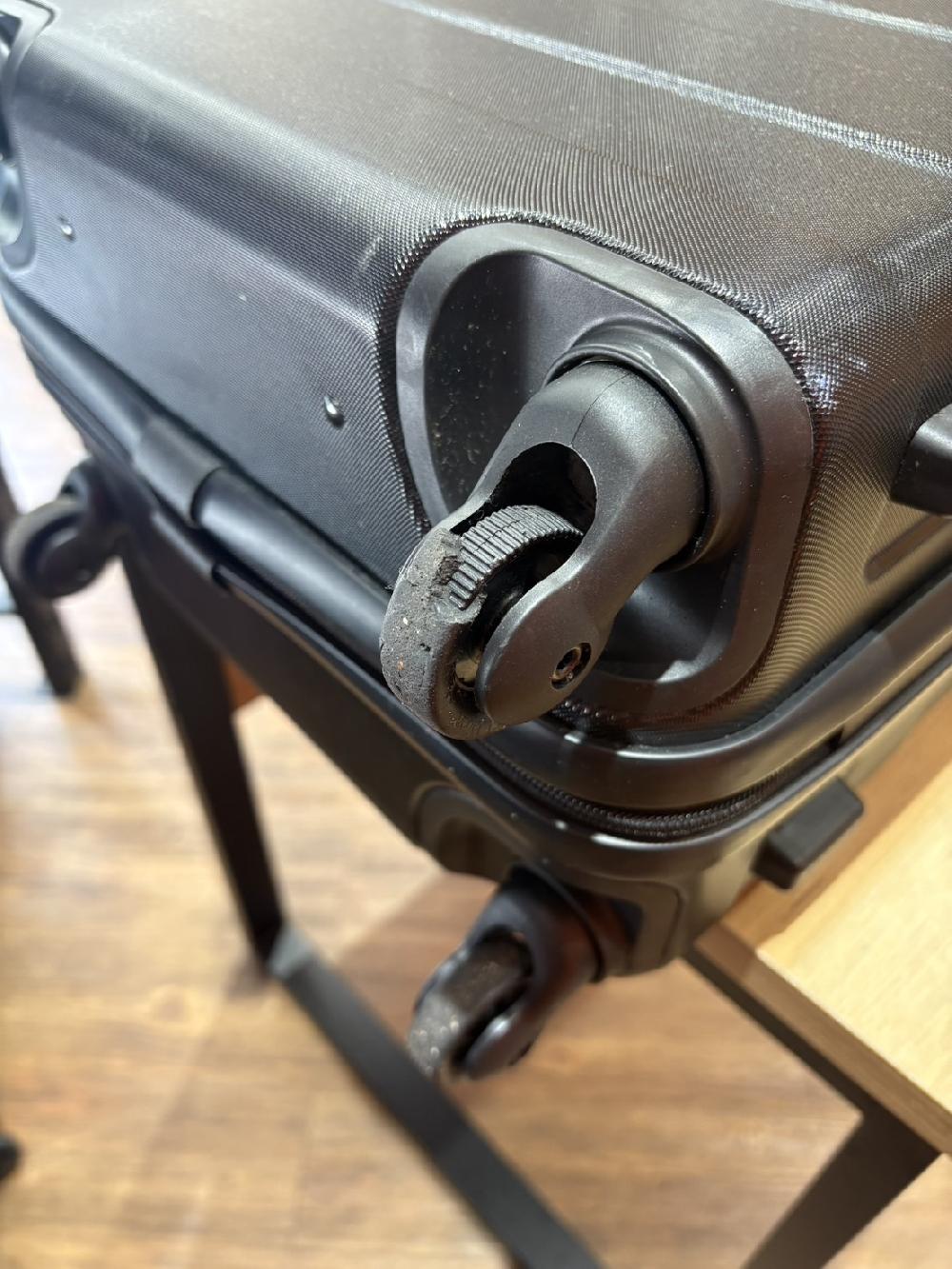 無印良品スーツケースキャスター交換