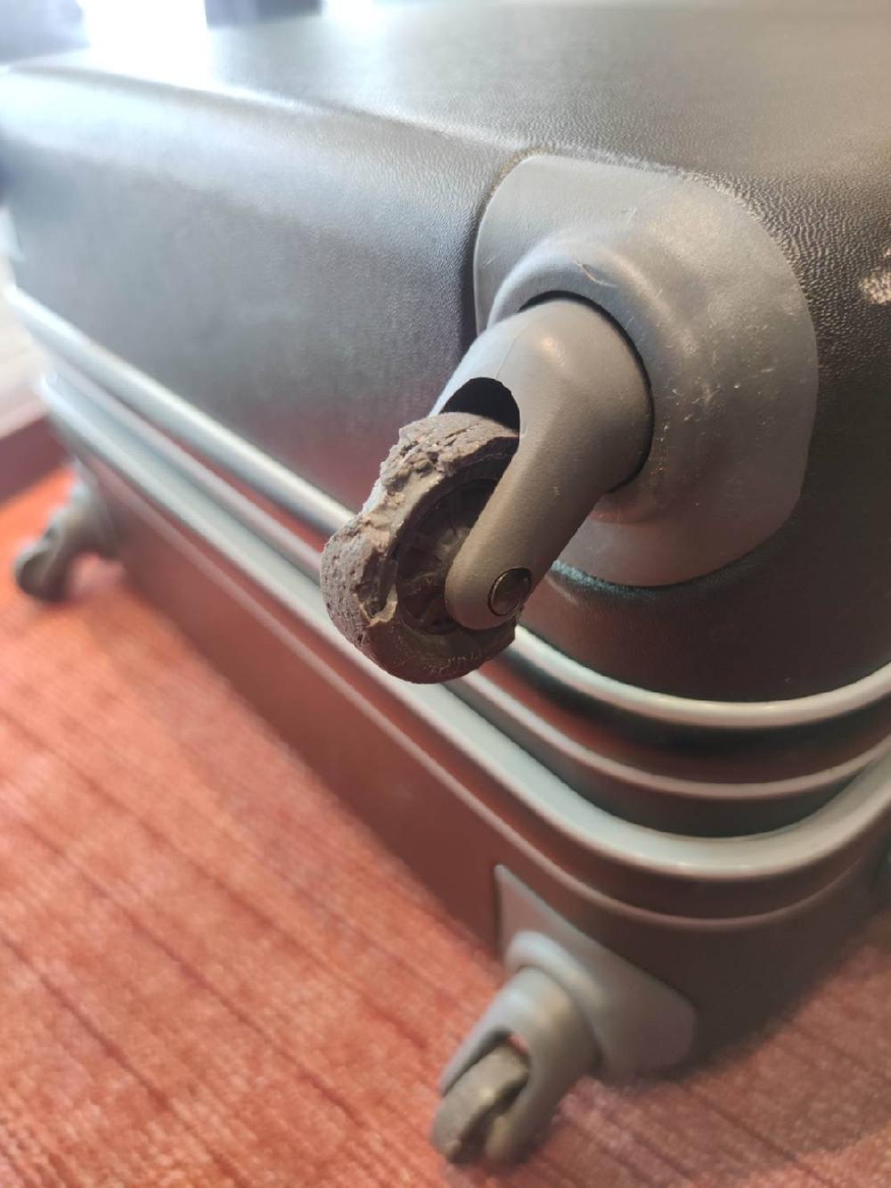 スーツケースシングルキャスター交換