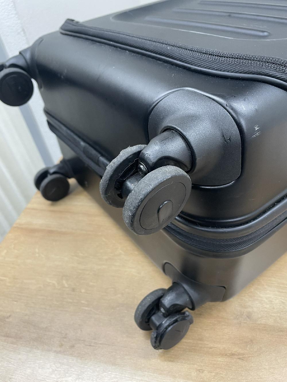 ビクトリノックススーツケースダブルキャスター交換