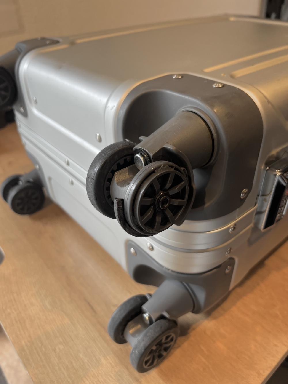 ゼロハリバートンダブルキャスター交換