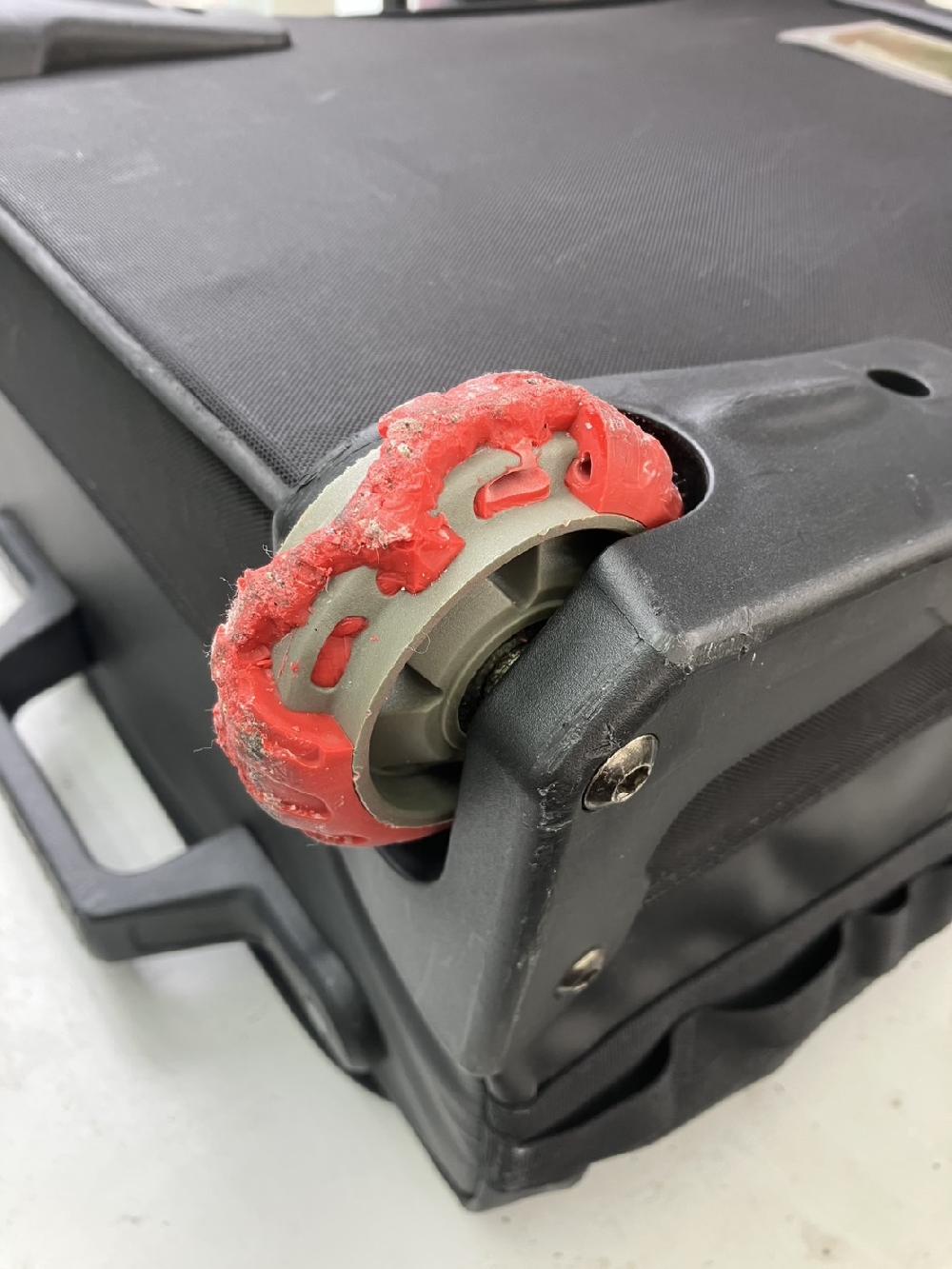 ノースフェイス・スーツケース二輪キャスター交換