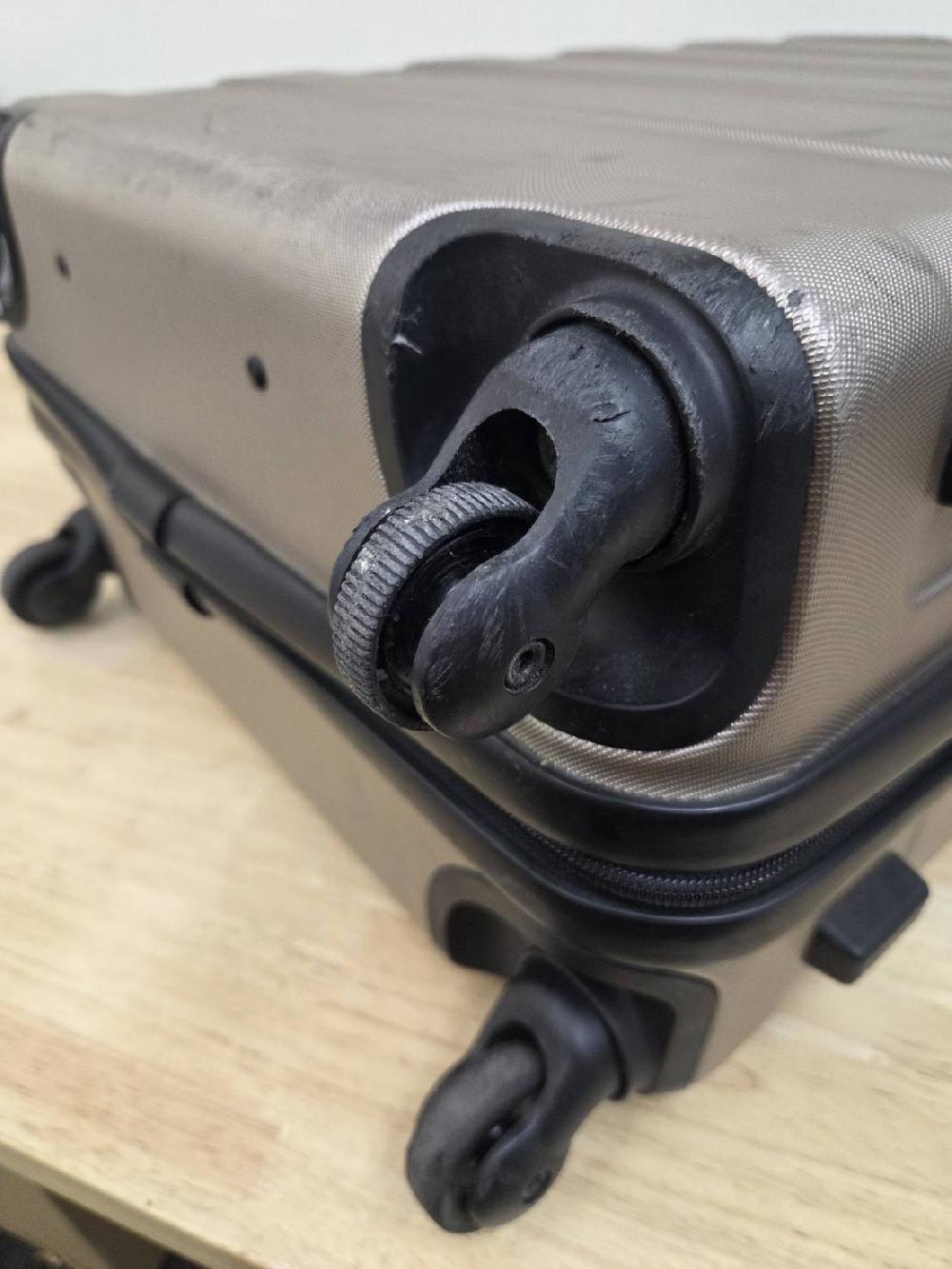 スーツケースシングルキャスター交換