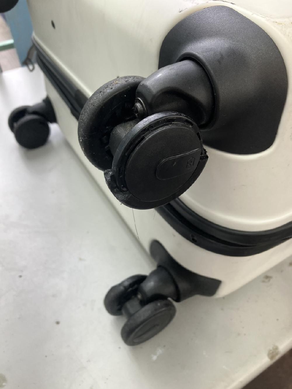 ビクトリノックススーツケースダブルキャスター交換