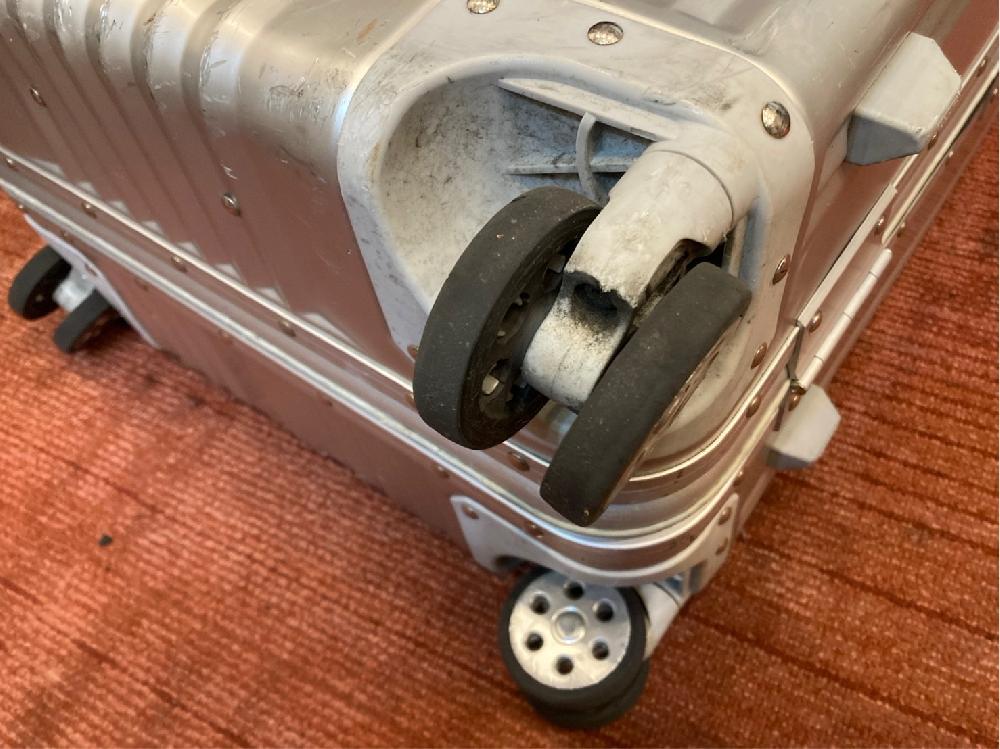 ベンツスーツケースダブルキャスター交換