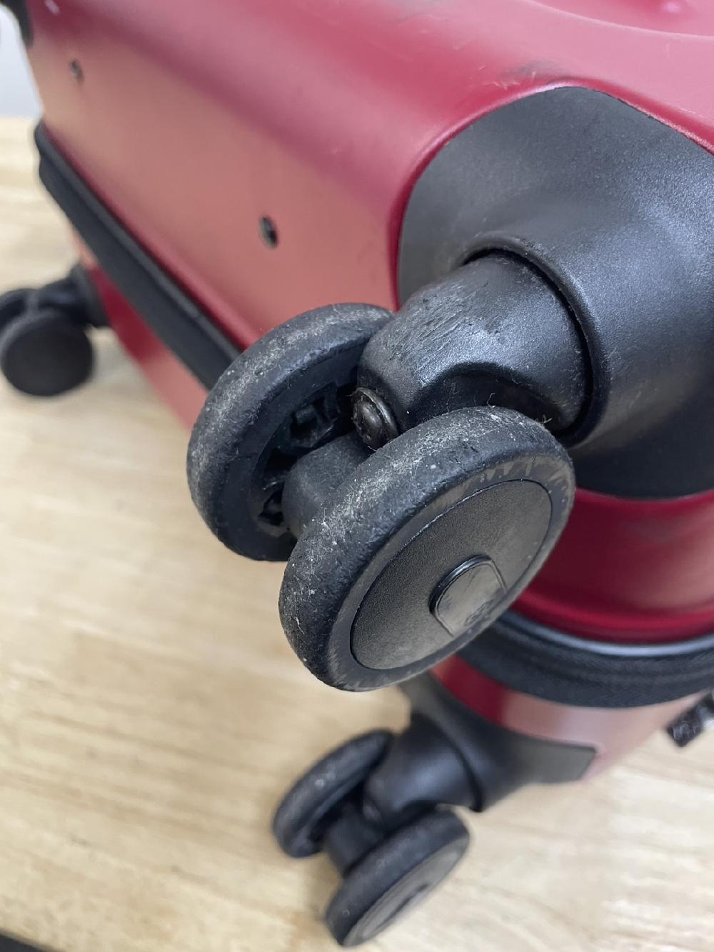 ビクトリノックススーツケースキャスター交換