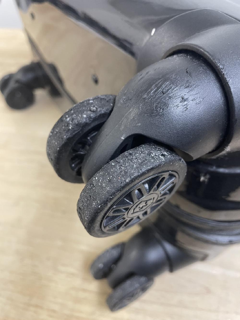 ビクトリノックススーツケースダブルキャスター交換