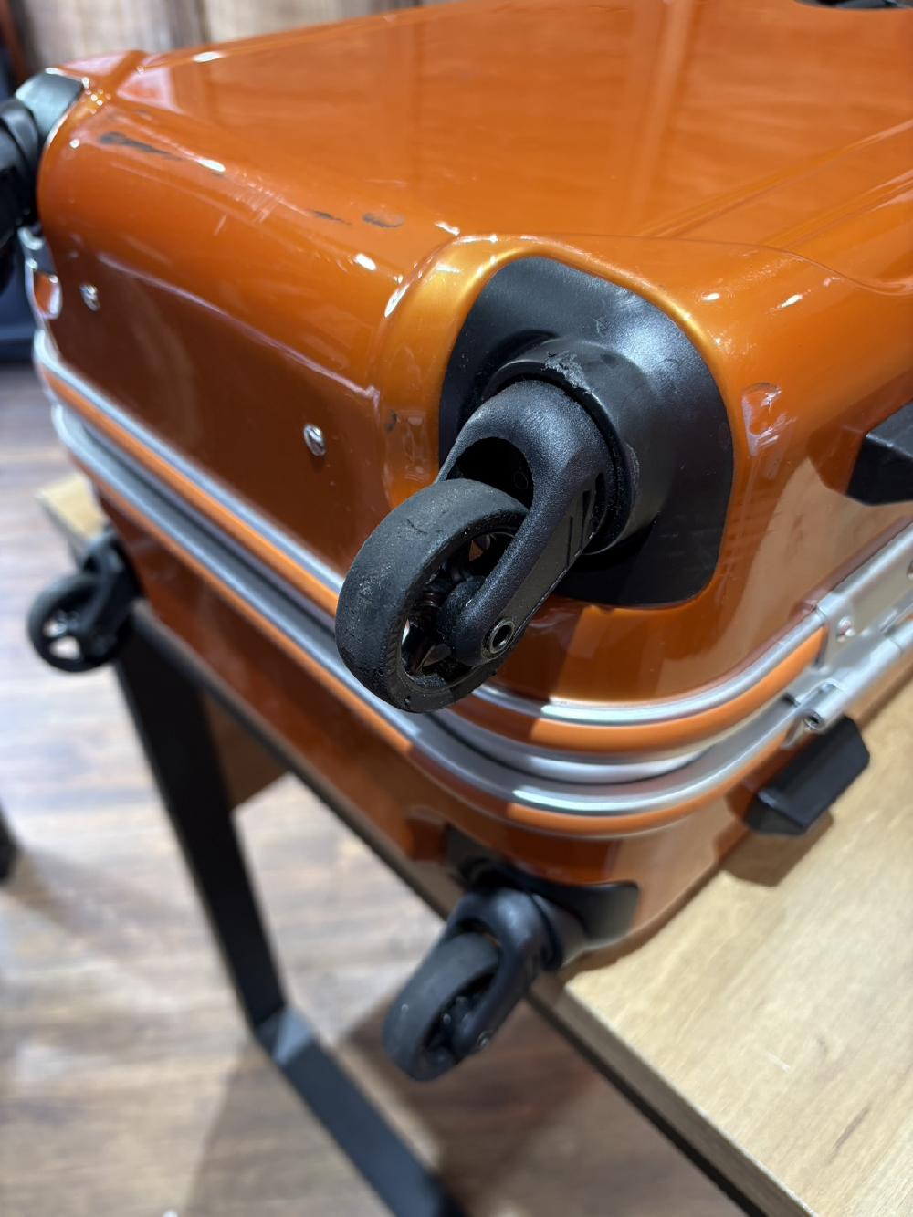 ワールドトラベラーシングルキャスター交換