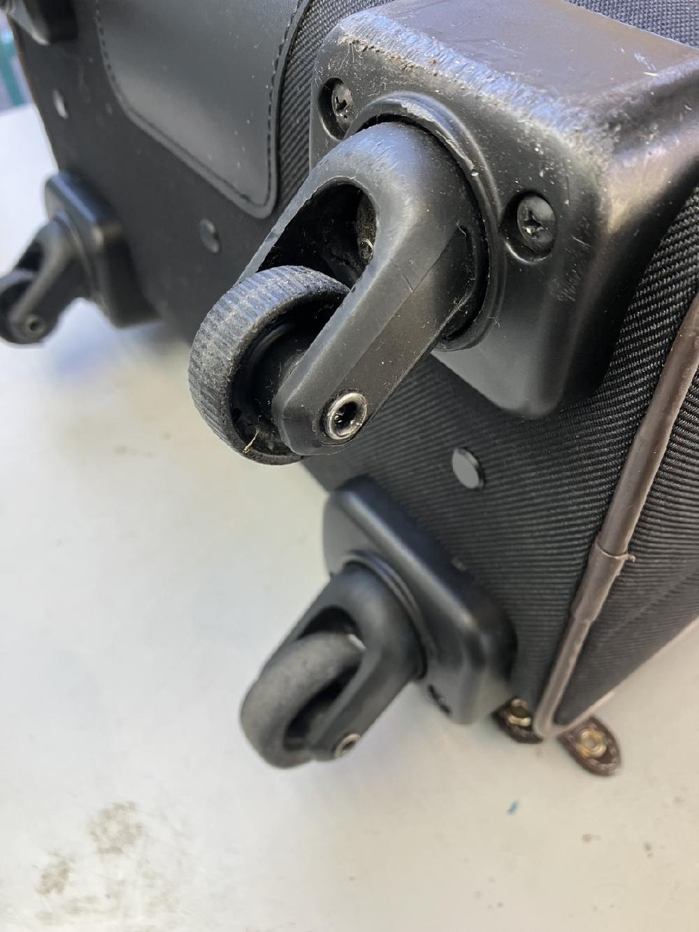 PROGRESSスーツケースシングルキャスター交換