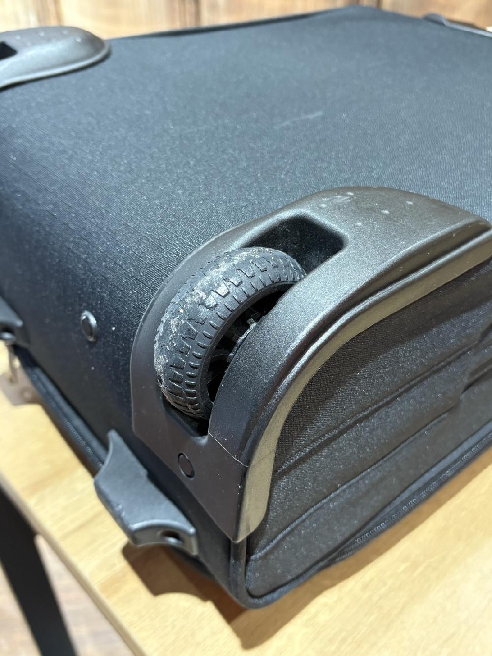 Valentino Sabatiniスーツケース2輪キャスター交換