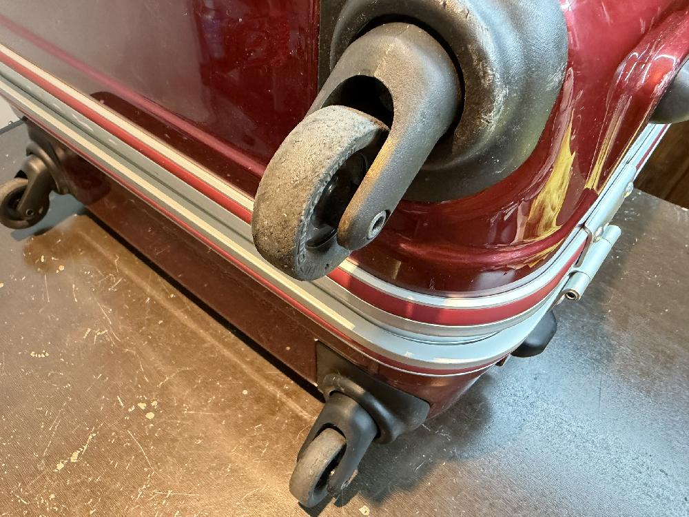MIGRANTスーツケースシングルキャスター交換