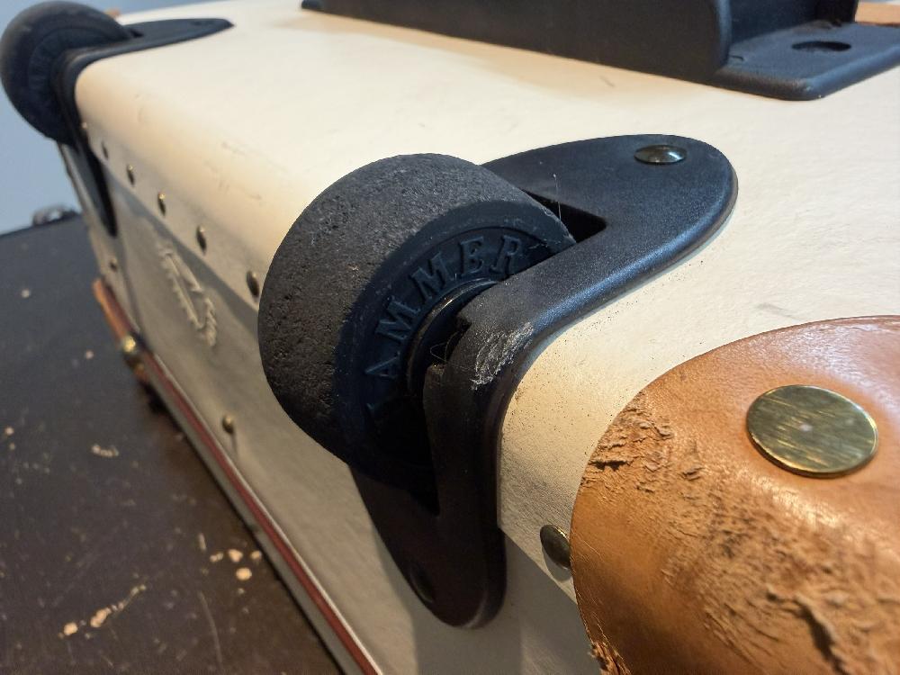 グローブトロッターキャスター交換