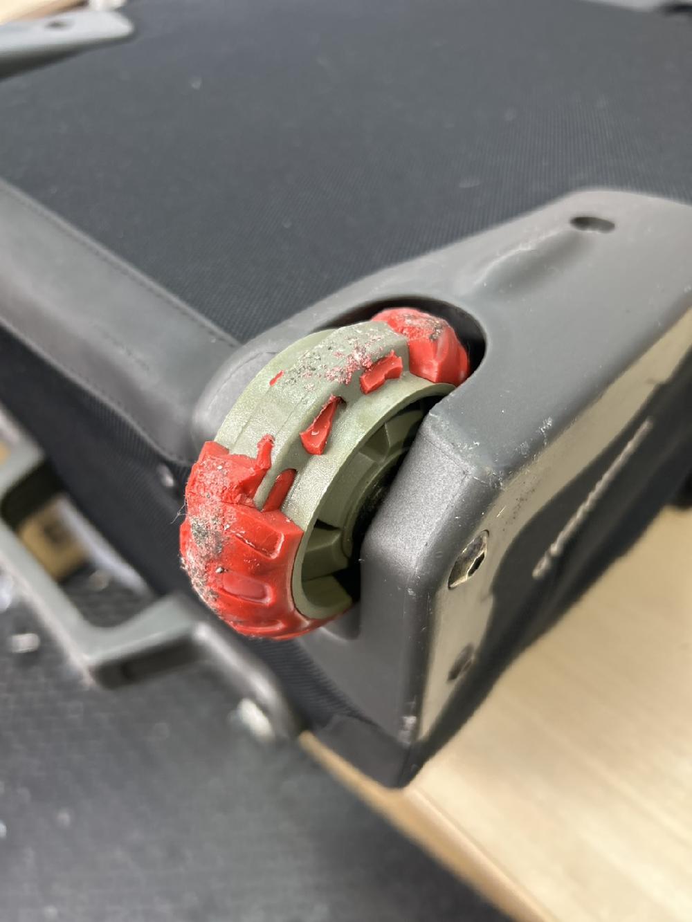 ノースフェイス・スーツケース二輪キャスター交換