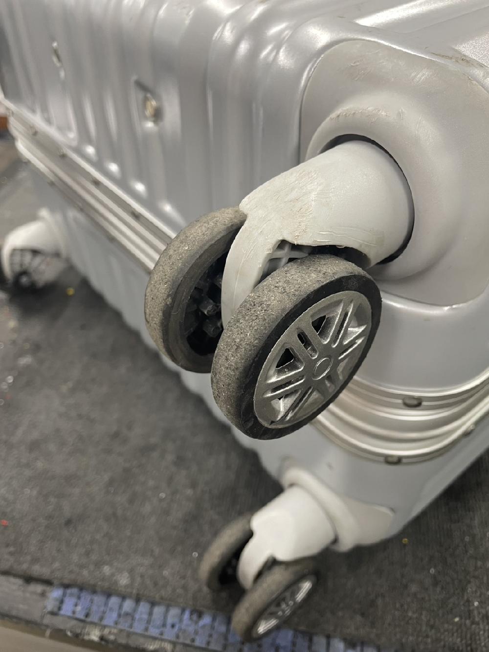 スーツケースダブルキャスター交換