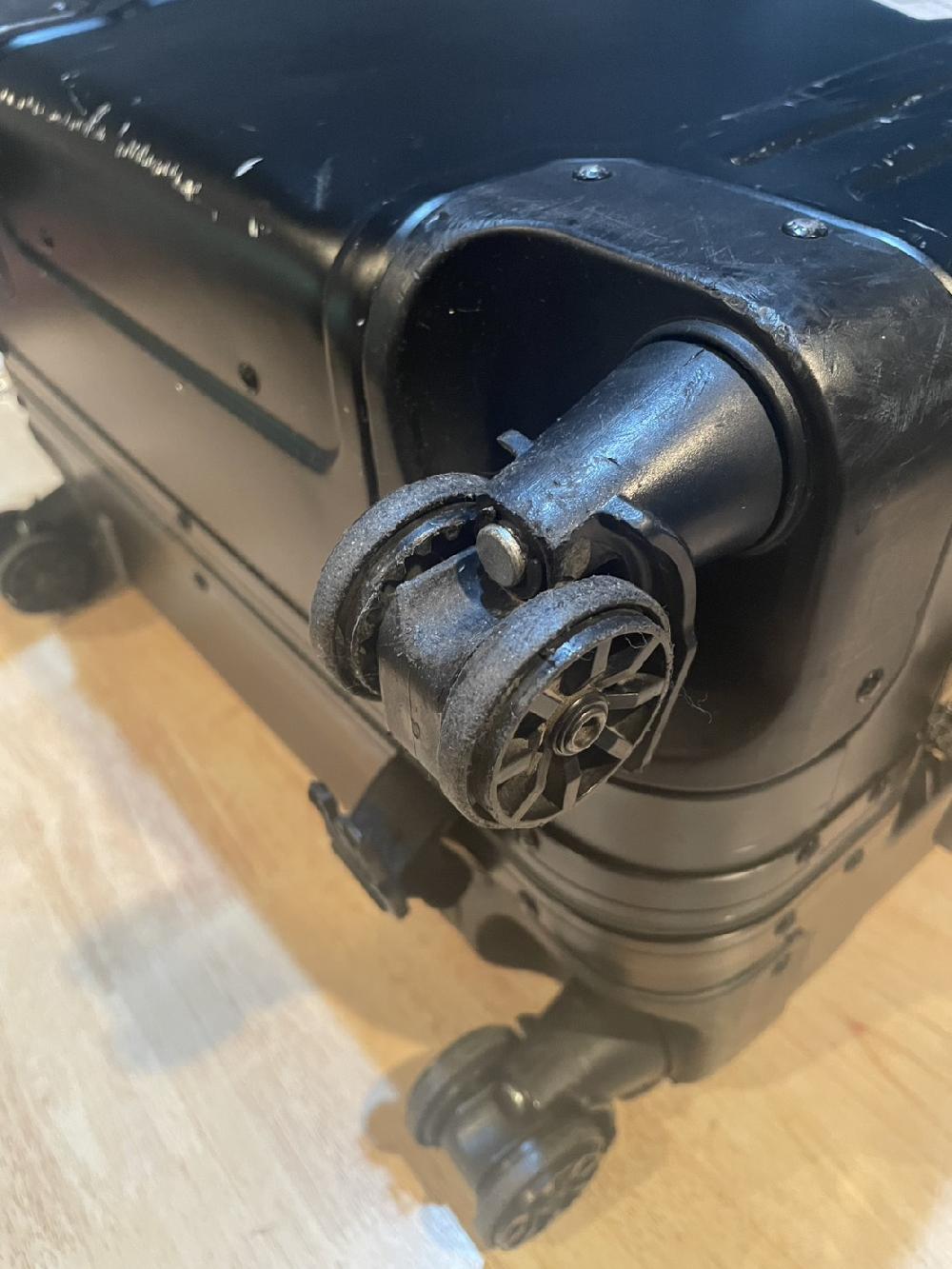 ゼロハリバートンダブルキャスター交換