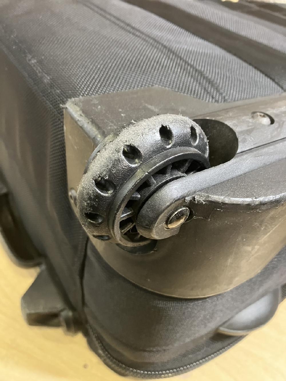 BRIEFING 2輪キャスター交換