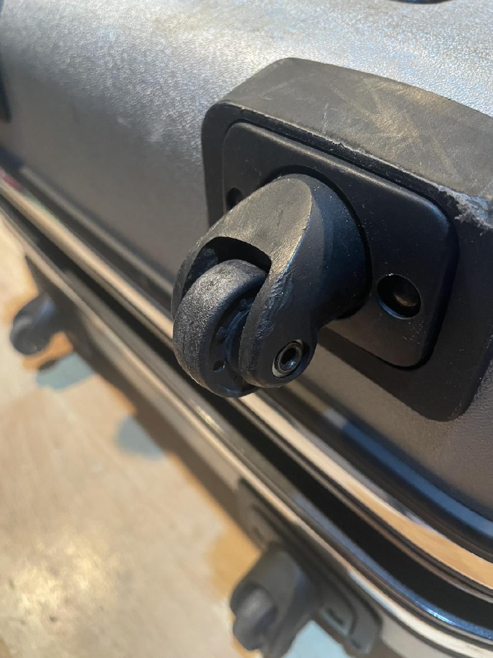 サムソナイトシングルキャスター交換