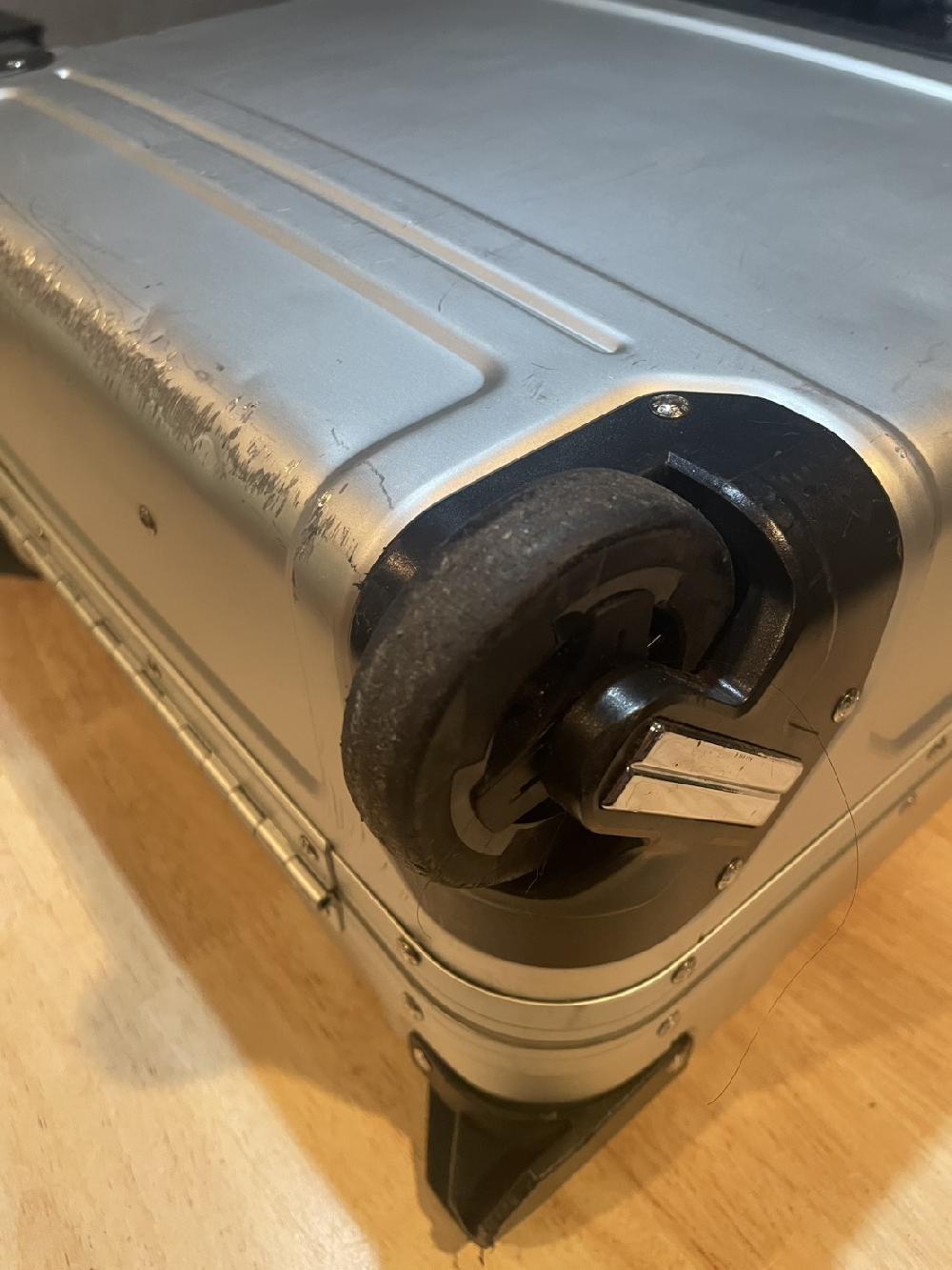 ゼロハリバートン2輪キャスター交換